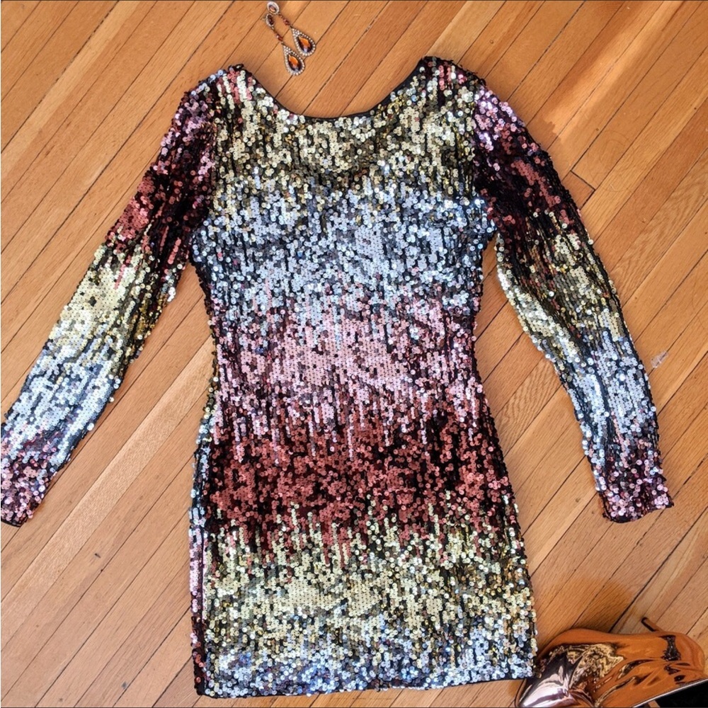 DRESS SIZE SMALL - Picture 4 of 8